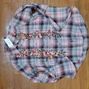 NWT Savanna Jane Women‎ Sz Large Floral Embroidered Plaid Top Blouse Bell sleeve